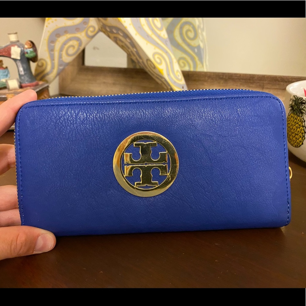 “Knock-Off” Tory Burch Wallet